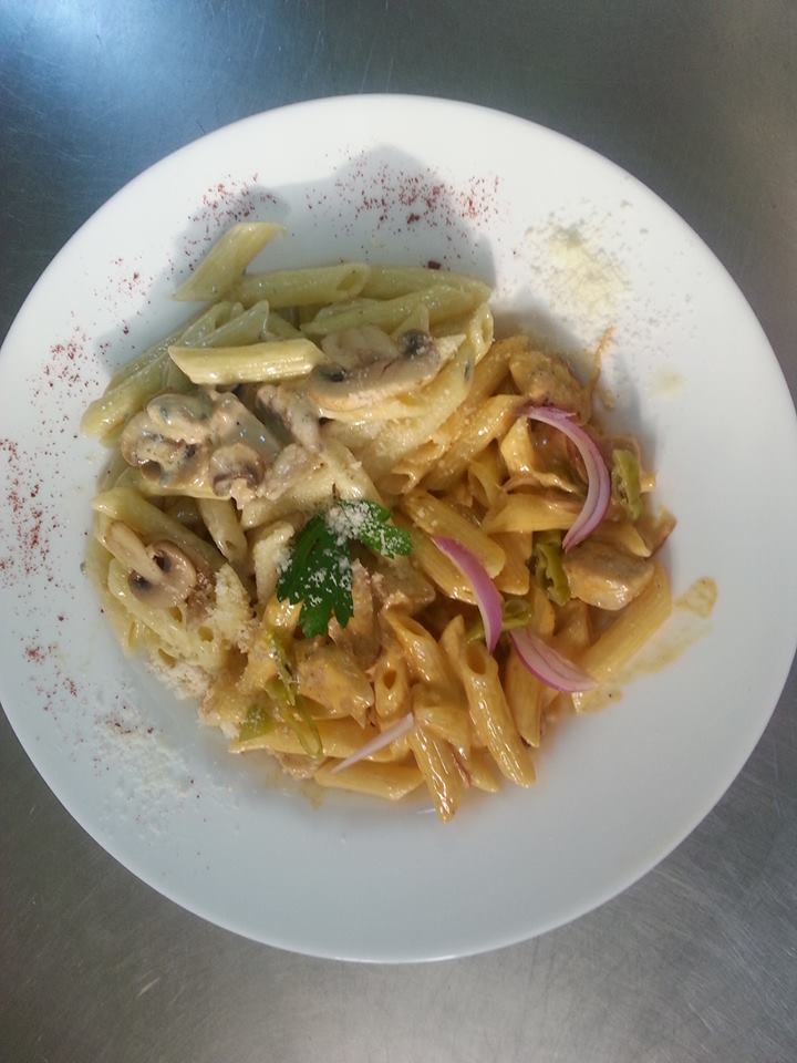 penne cu pui si ceapa